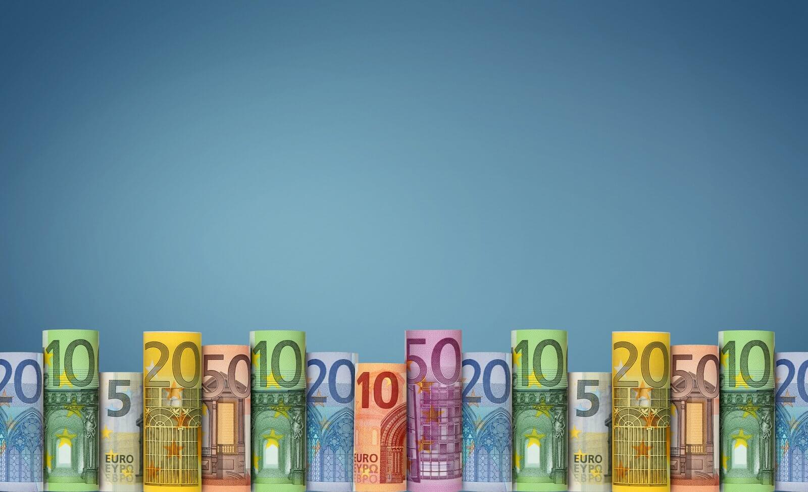 Zinswende: Euro-Scheine und Münzen